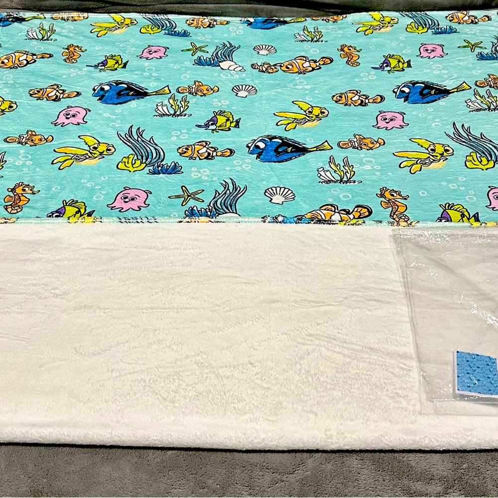 80 x 60 Disney Finding Nemo Fleece Blanket, NIP/NEW